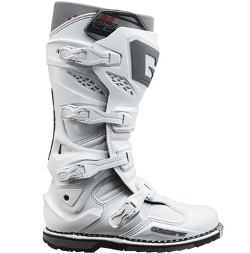 SG22 - White